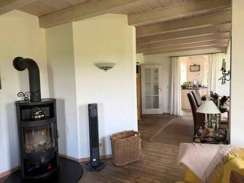 Blick Wohnzimmer Küche.jpg - Einfamilienhaus mit 153,00 m&sup2; in Traunstein zum Kaufen
