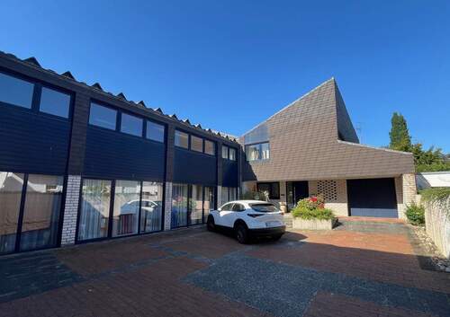 Zwischentrakt (Gewerbe) zwischen Vorder- und Hinterhaus mit Blick auf das Hinterhaus - 