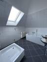 Badezimmer Dachgeschosswohnung Vorderhaus - 