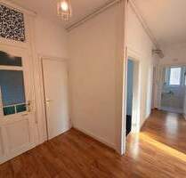 Renovierungsbedürftige 3-Zimmer-Etagenwohnung mit Balkon in Frankfurt-Heddernheim - Frankfurt am Main