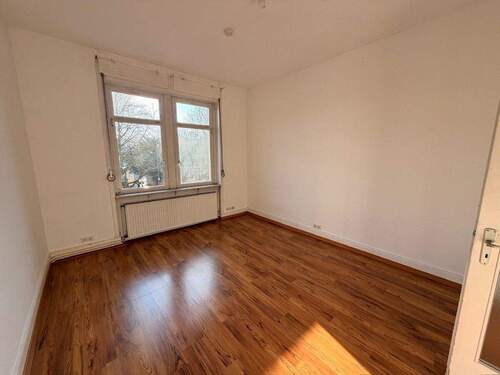 Helles Wohnzimmer - 3 Zimmer Etagenwohnung in Frankfurt am Main