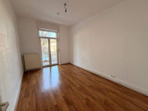 Zimmer mit Balkonzugang - Etagenwohnung mit 70,00 m&sup2; in Frankfurt am Main zur Miete