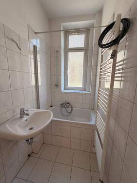 Badezimmer mit Wanne - 