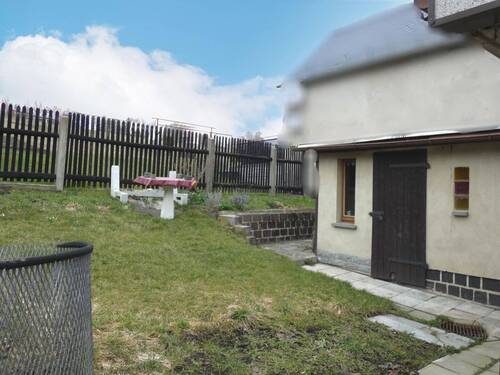 Ansicht Garten mit Nebengebäude - Doppelhaushälfte mit 97,00 m&sup2; in Hirschberg zum Kaufen