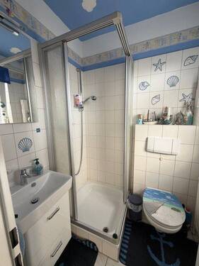 Gäste-WC mit Dusche - 