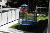 Spielplatz vor dem Haus - 