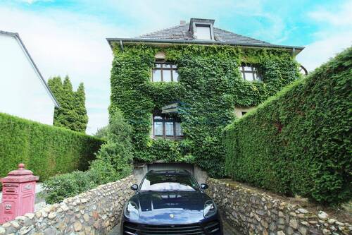 Einfahrt Garage - Einfamilienhaus mit 285,00 m² in Alfter zum Kaufen