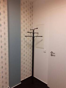 Flur mit Badtür - 2 Zimmer Etagenwohnung zur Miete in Limbach-Oberfrohna