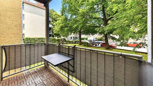 Ausblick Balkon - 2 Zimmer Etagenwohnung zum Kaufen in Augsburg