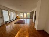 Wohnzimmer - 5 Zimmer Einfamilienhaus zum Kaufen in Berlin