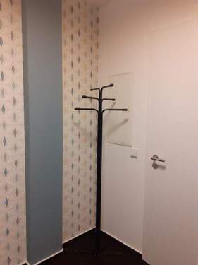 Flur mit Badtür - 2 Zimmer Etagenwohnung zur Miete in Limbach-Oberfrohna