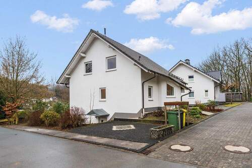Bild 1 - #KOMINOS IMMOBILIEN# Einfamilienhaus mit Einliegerwohnung in Lennestadt-Maumke