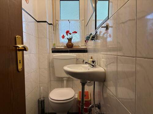 Gäste-WC EG - Mehrfamilienhaus, Wohnhaus mit 159,00 m&sup2; in Rheda-Wiedenbrück zum Kaufen