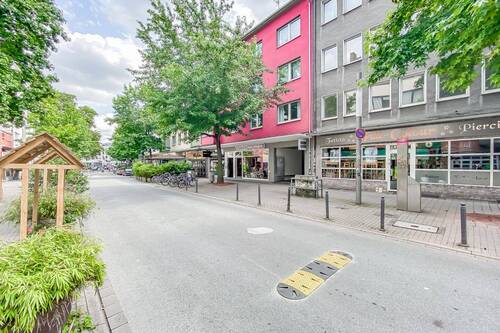Hausansicht - 2,5 Zimmer - frisch renoviert - zentrale Lage