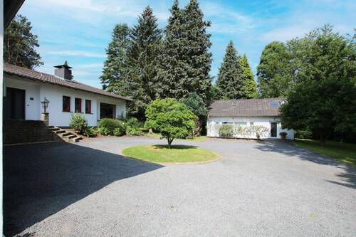 Innenhof - Empfangsbereich I - Einfamilienhaus mit 360,00 m² in Hennef (Sieg) zum Kaufen