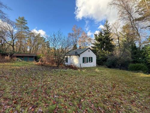 Bild 1 - Kleines Wochenendhaus auf riesigen Parkgrundstück! (Erbbaurecht)