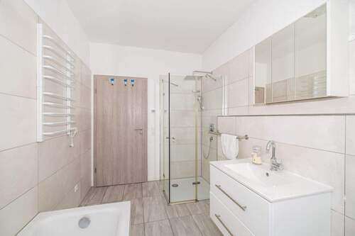 Bad - Einliegerwohnung - 