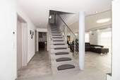 Treppe zum Obergeschoss - 