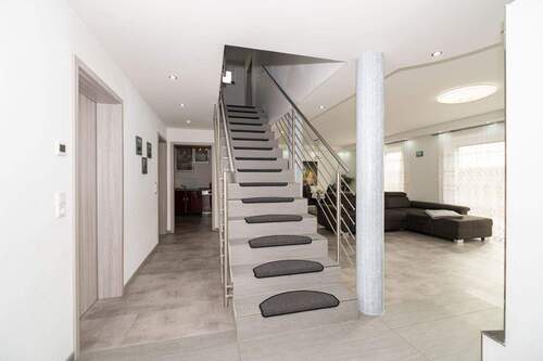 Treppe zum Obergeschoss - 