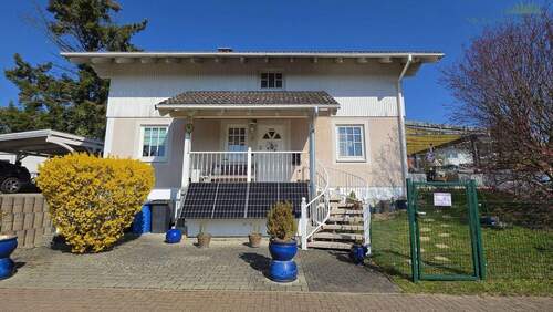 Haus Frontansicht - 5 Zimmer Einfamilienhaus in Waldsolms