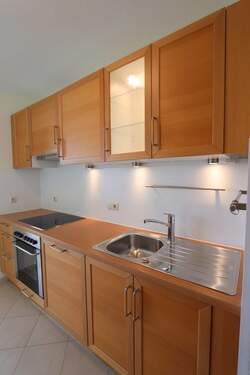 Küche mit Einbauküche - 2 Zimmer Etagenwohnung in Erlangen