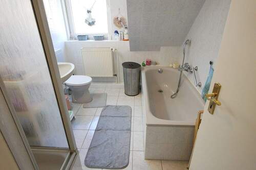 Vollbad mit Wanne u. Dusche, Haus 1 - 