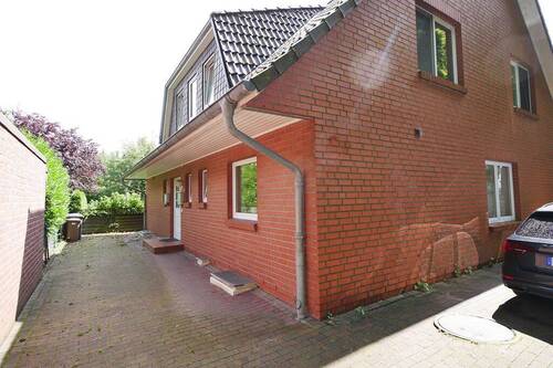 Zuwegung zum Hauseingang - 8 Zimmer Mehrfamilienhaus, Wohnhaus zum Kaufen in Prisdorf