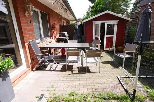 Terrasse u. Gartenhaus Haus 2 - 