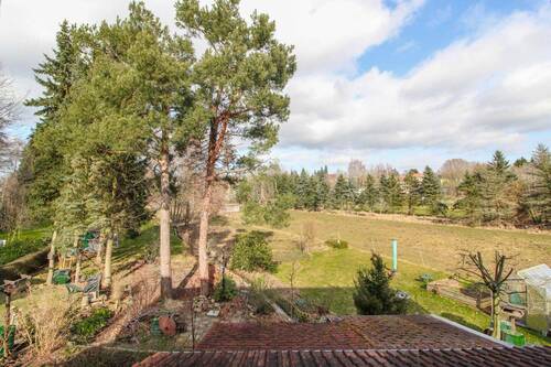 hinterer Gartenbereich mit Blick ins Grüne - 