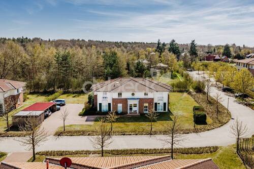 Hausansicht Vorderseite - Mehrfamilienhaus, Wohnhaus in Adendorf zum Kaufen