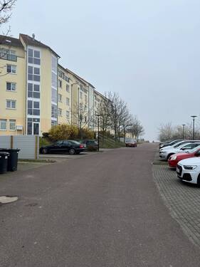 Zufahrt - 2 Zimmer Etagenwohnung zur Miete in Halle (Saale)