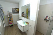 Bad mit Dusche/WC - 