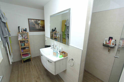 Bad mit Dusche/WC - 