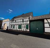 Kleinod! Liebevoll hergerichtetes Fachwerk-Idyll mit malerischem Innenhof, Scheune und Nebengebäude! - Grafschaft Ringen