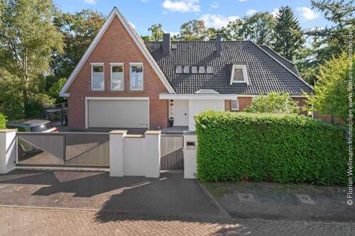 Zufahrt zum Grundstück. - 8 Zimmer Einfamilienhaus zum Kaufen in Bremen