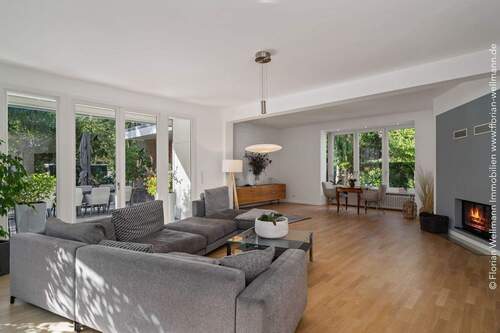 Ein Kamin spendet Wärme und Behaglichkeit. - 