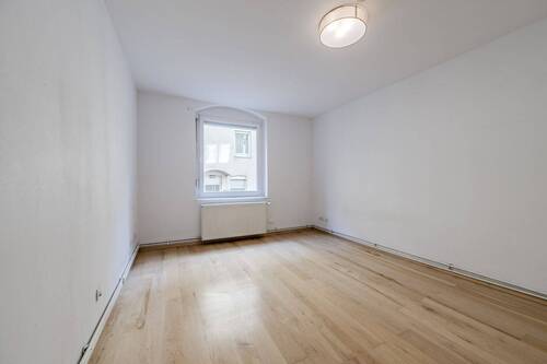 Wohnzimmer - 2 Zimmer Etagenwohnung zum Kaufen in Stuttgart