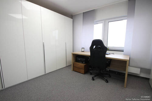 Arbeitszimmer (Teppich auf Steinfliesen) - 