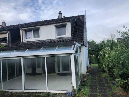 Rückansicht mit Wintergarten - 3 Zimmer Doppelhaushälfte zum Kaufen in Merchweiler