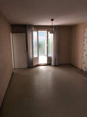 Wohn-Esszimmer mit Ausgang - 3 Zimmer Doppelhaushälfte in Merchweiler