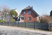 Wohnhaus Straßenansicht - 4 Zimmer Einfamilienhaus in Hamburg / Rahlstedt