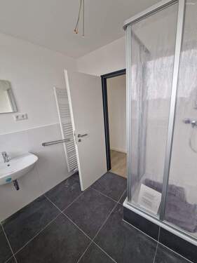 47 II. OG li Apartment 5 Badezimmer.jpg - 