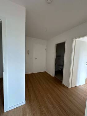 Flur - Etagenwohnung mit 76,20 m&sup2; in Halle (Saale) zur Miete
