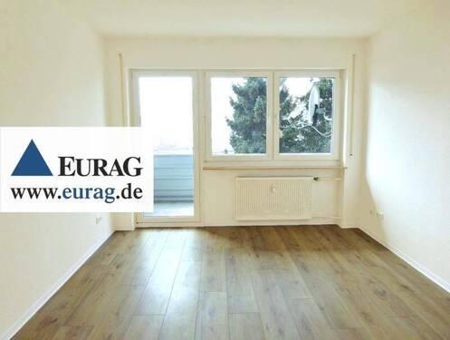 Zimmer 1 - FÜ-Sack: Helle 2-Zi-Whg (1.OG o.A.) mit Tageslichtbad und zwei Balkonen