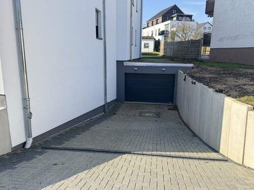 Einfahrt zur Tiefgarage - 