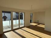 Wohnzimmer mit offener Küche - 2 Zimmer Etagenwohnung in Baunatal