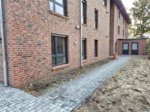 Zuwegung Eingang - 2 Zimmer Etagenwohnung zur Miete in Saterland / OT Scharrel