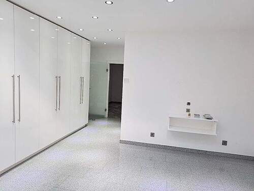 Ankleidezimmer/Schlafzimmer/Hobbyraum - Sanierte 5 ZKB Luxuswohnung mit Loggia und Garage