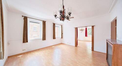 Tolle großzügige Schnitte - Mehrfamilienhaus, Wohnhaus mit 233,10 m&sup2; in Backnang zum Kaufen