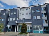 Hausansicht/Eingang - Charmante 1,5-Zimmer-Wohnung mit Terrasse & Tiefgaragenstellplatz in Öhringen zum Kauf